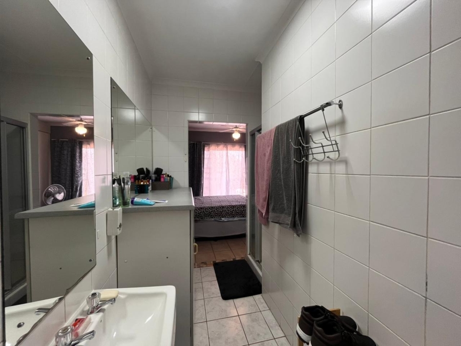 2 Bedroom Property for Sale in Safari Gardens North West